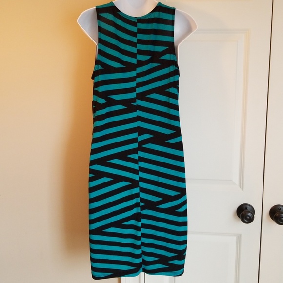 Fun pattern green and black dress - Picture 3 of 6